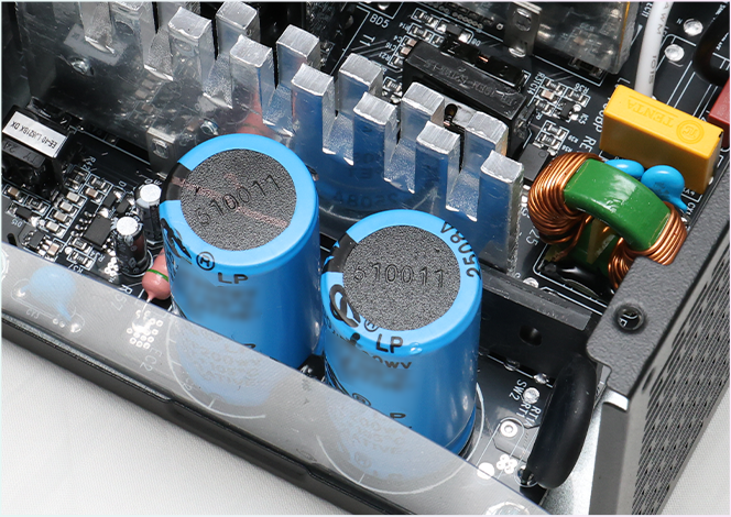 Inside the TY650: Taiwanese capacitors, aluminium heatsinks and dense soldering